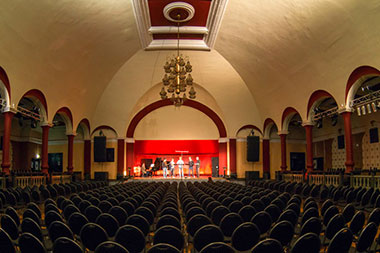 felsenkeller-saal-buehne